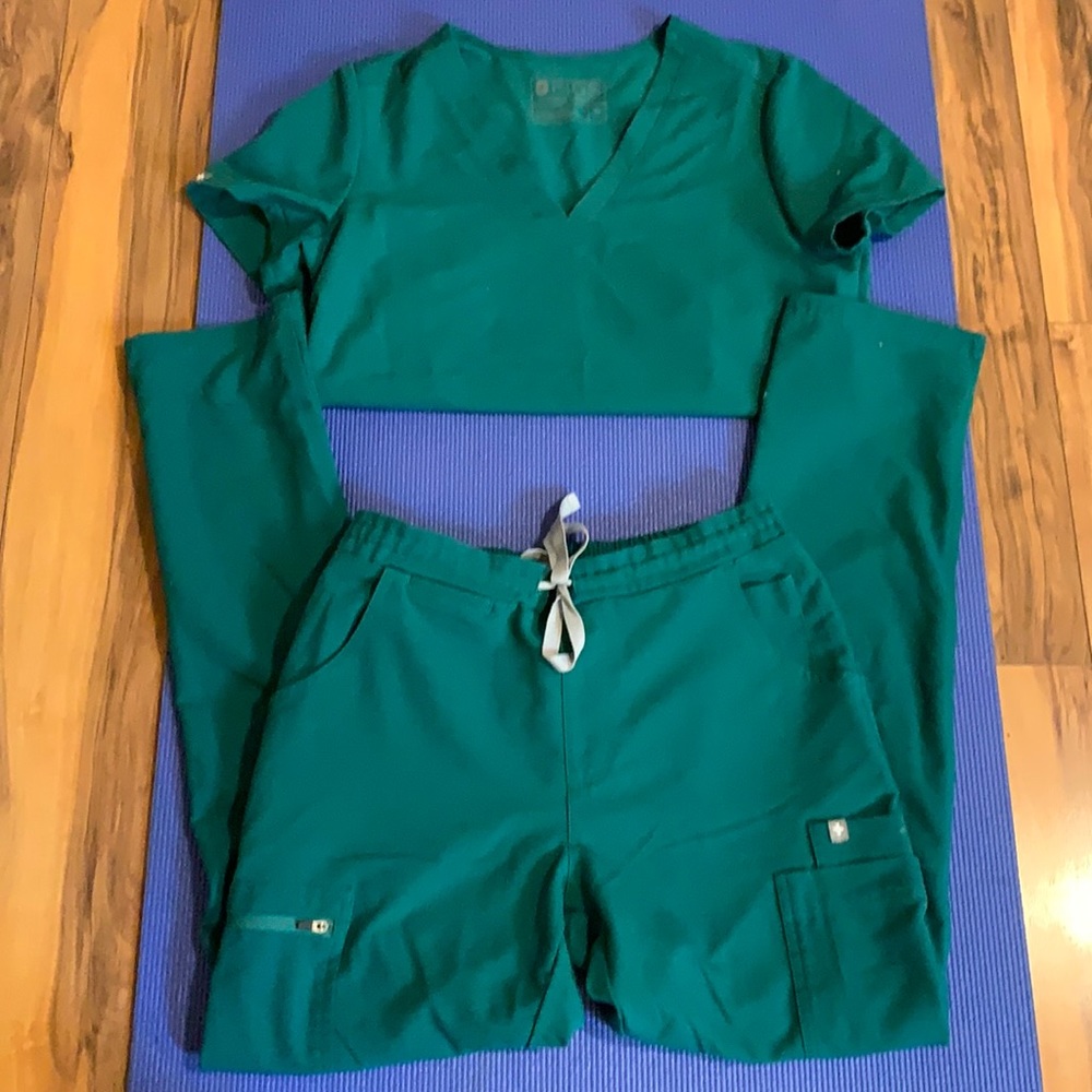 Xs green figs scrub set